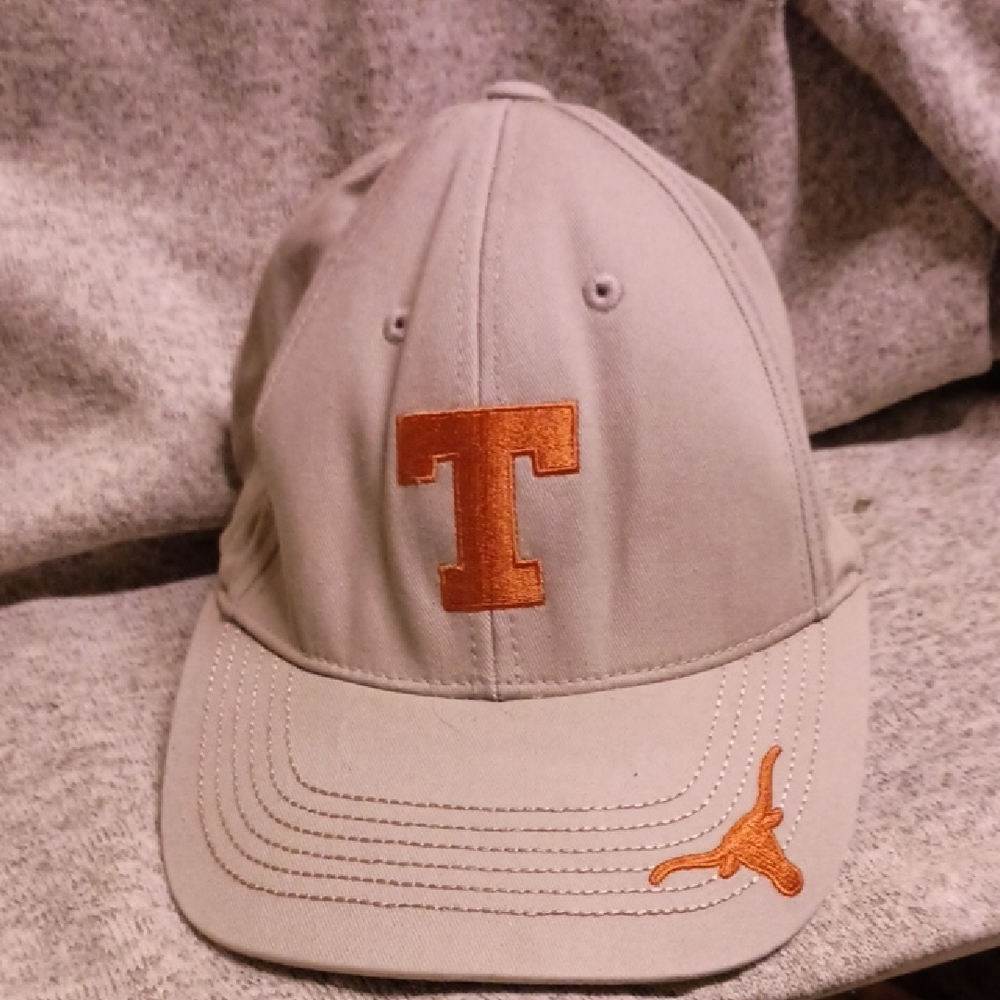Texas Longhorns Beige Cap. Velcro stra, no call outs. Totally unisex.
